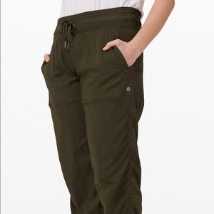 Lululemon dance studio pant-sz 4 green